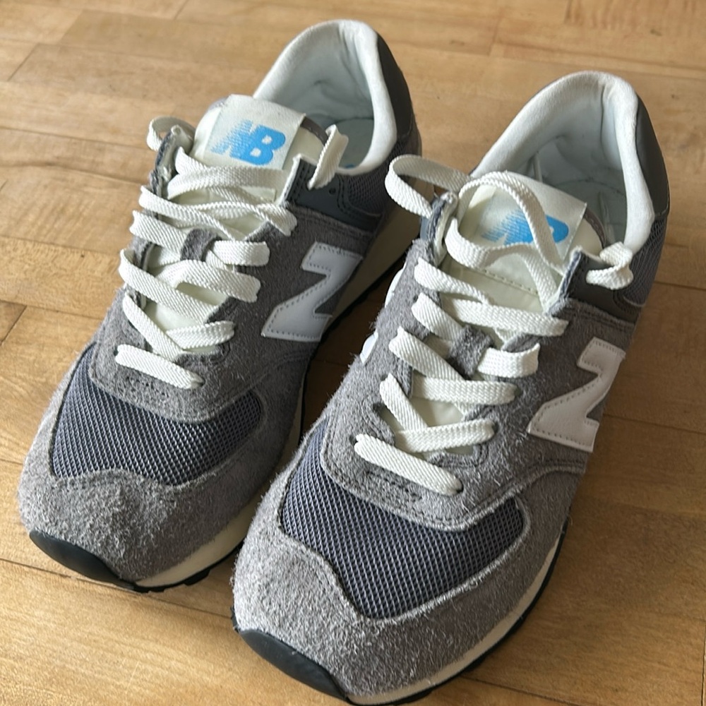 New Balance mens sneaker’s size  7.5